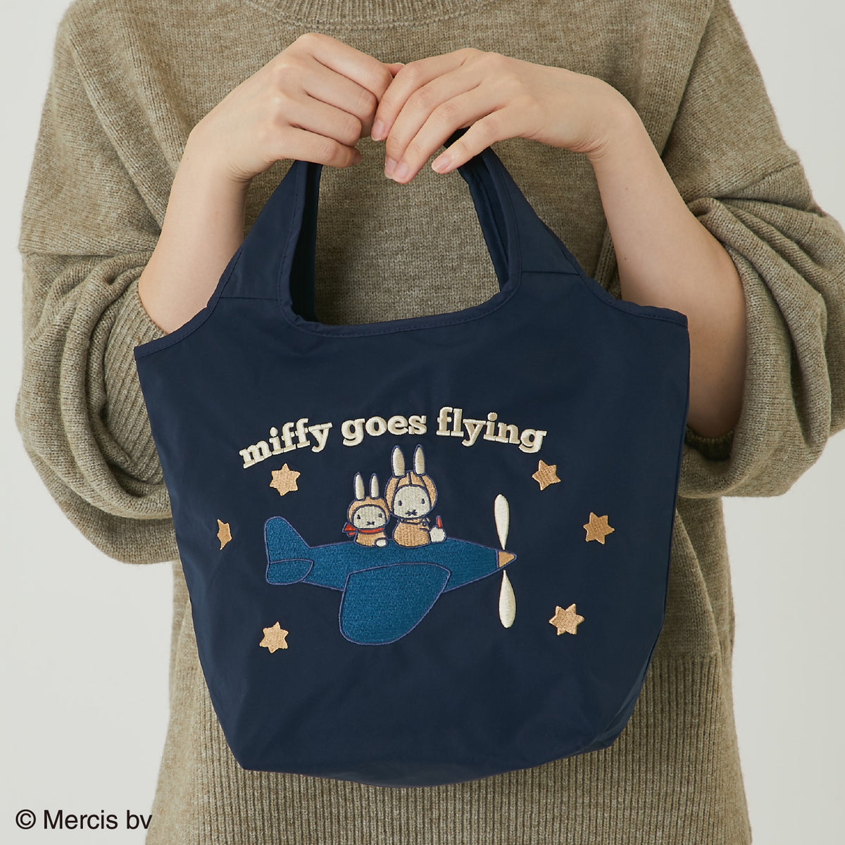 刺繍バッグ　ネイビーブルー